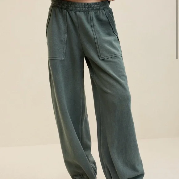 Aerie vacay joggers- medium - Picture 2 of 8